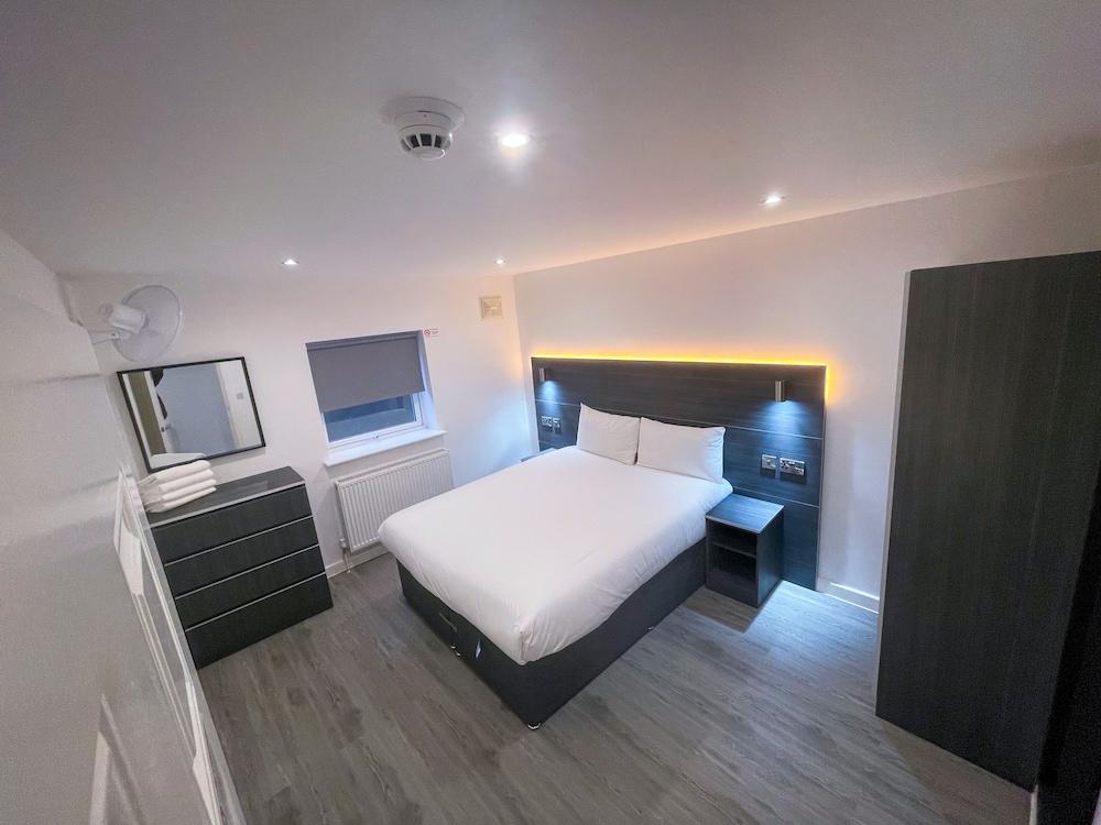 Ilford Luxury Apartments - Room