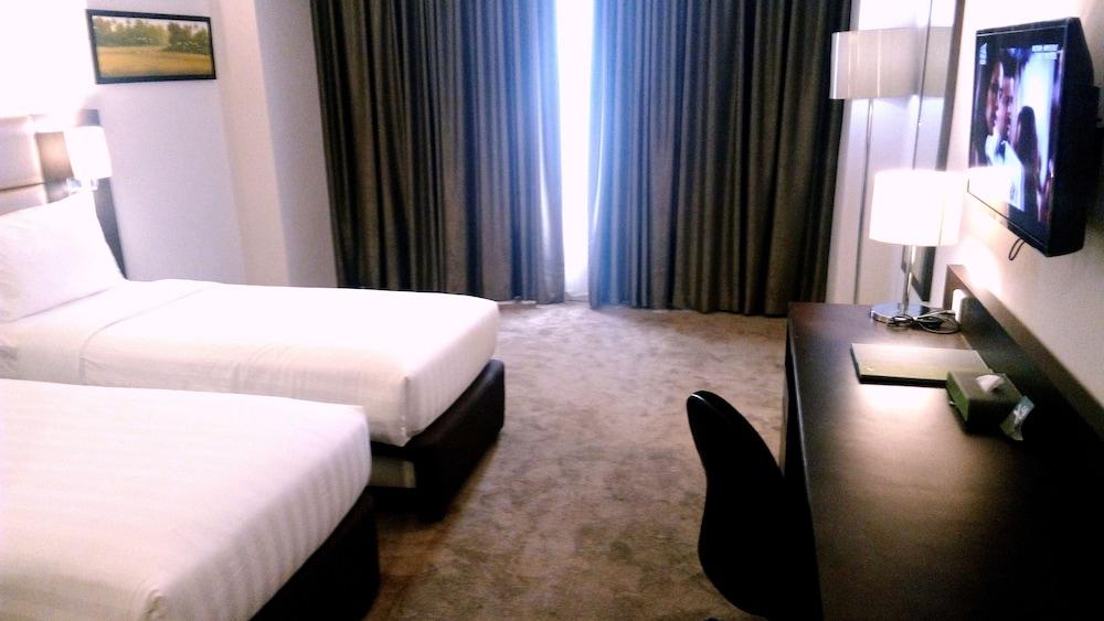 FOX HARRIS Hotel City Center - Bandung - Room