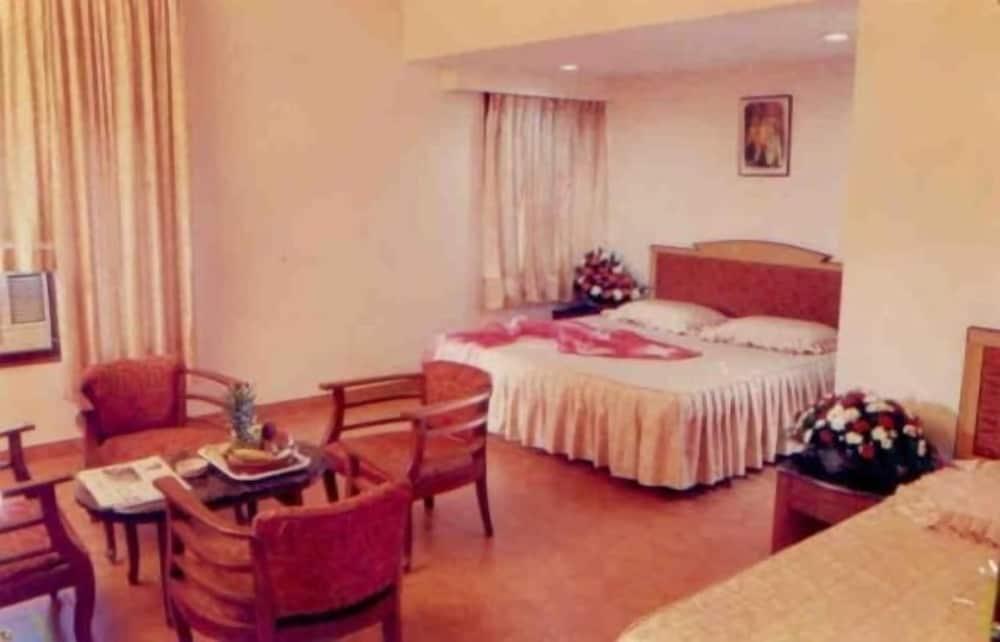 Hotel Basant Residency - Room
