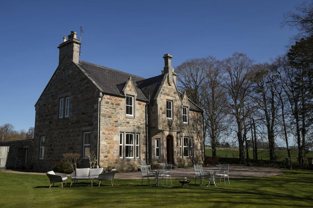 Cardhu Country House - Featured Image