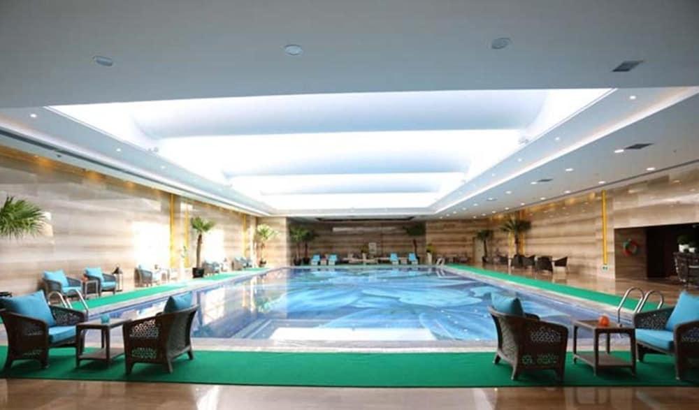 Jin Jiang International Hotel Urumqi - Pool