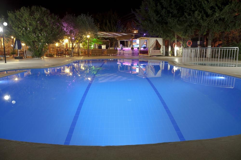 Gokcen Hotel & Apartments - Outdoor Pool