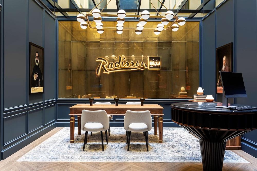 Radisson Blu Hotel, Madrid Prado - Lobby