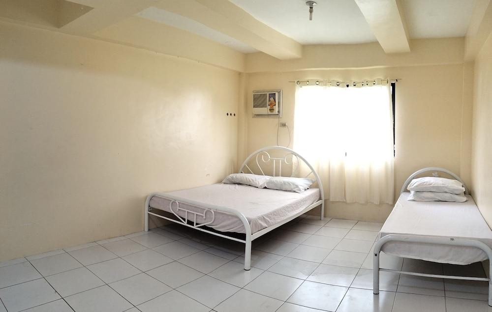 OYO 800 Ddd Habitat Dormtel Bacolod - Room