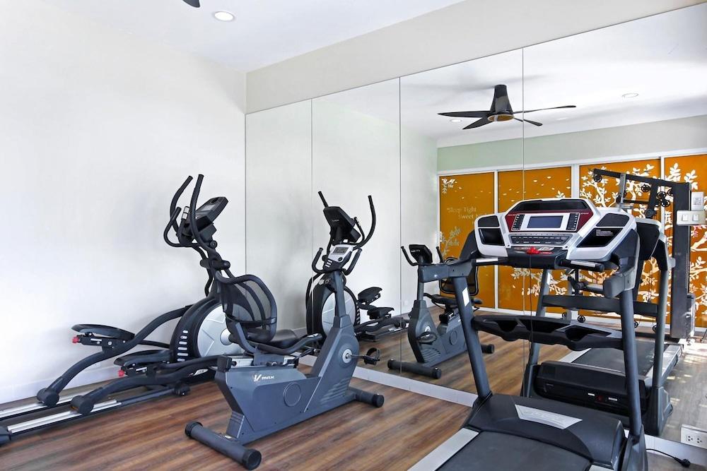 D Varee Xpress Fullroom 77 Srinakarin - Fitness Facility