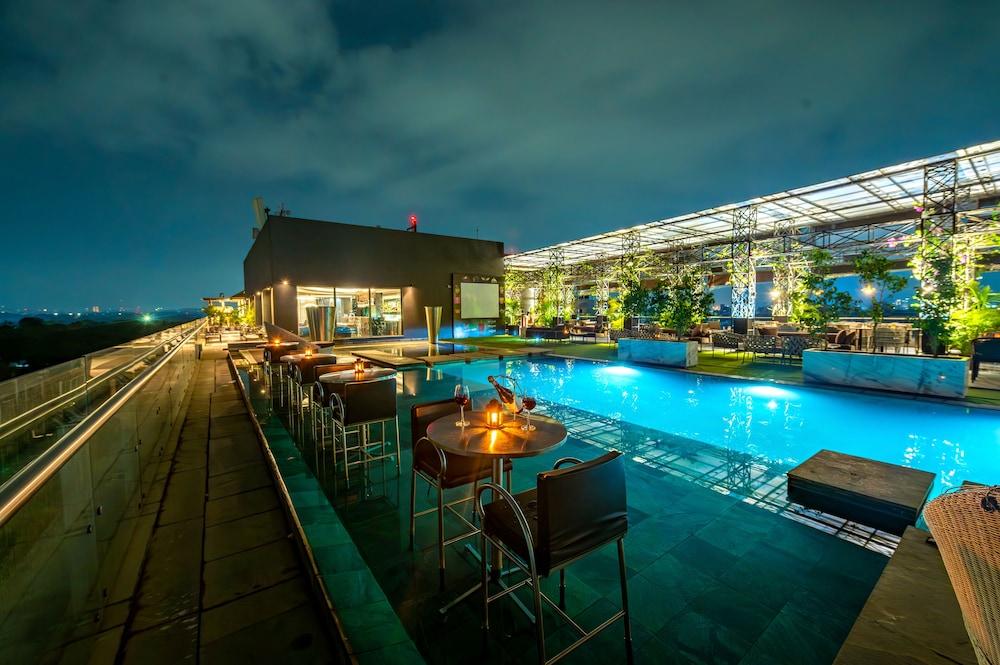 O Hotel Pune - Rooftop Pool