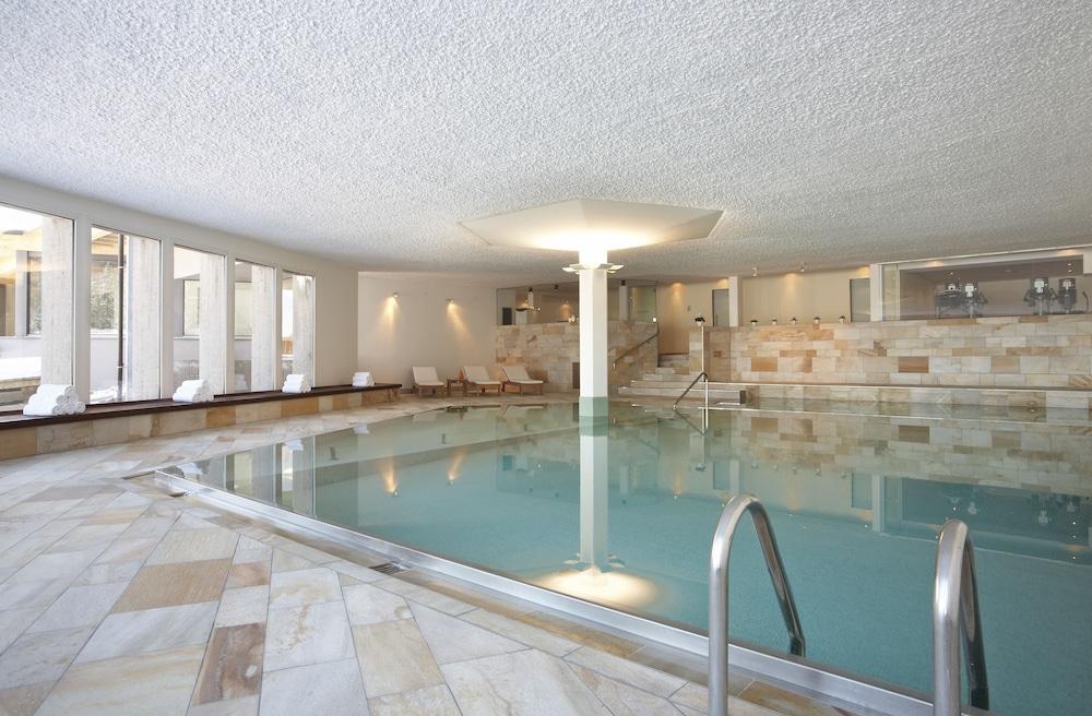 Wellness Hotel Stoos - Indoor Pool