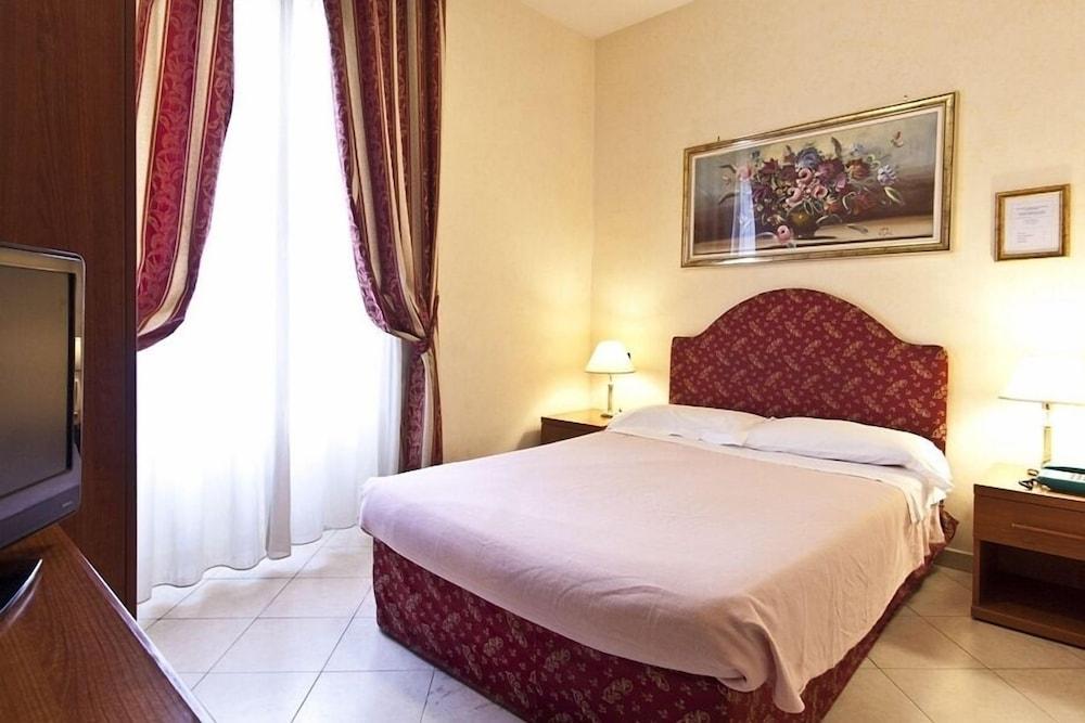 Hotel Stromboli - Featured Image