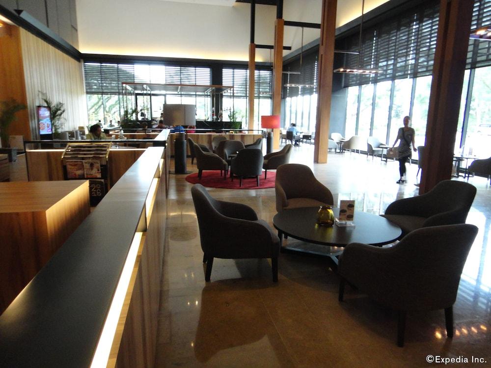 Midori Clark Hotel and Casino - Lobby Sitting Area