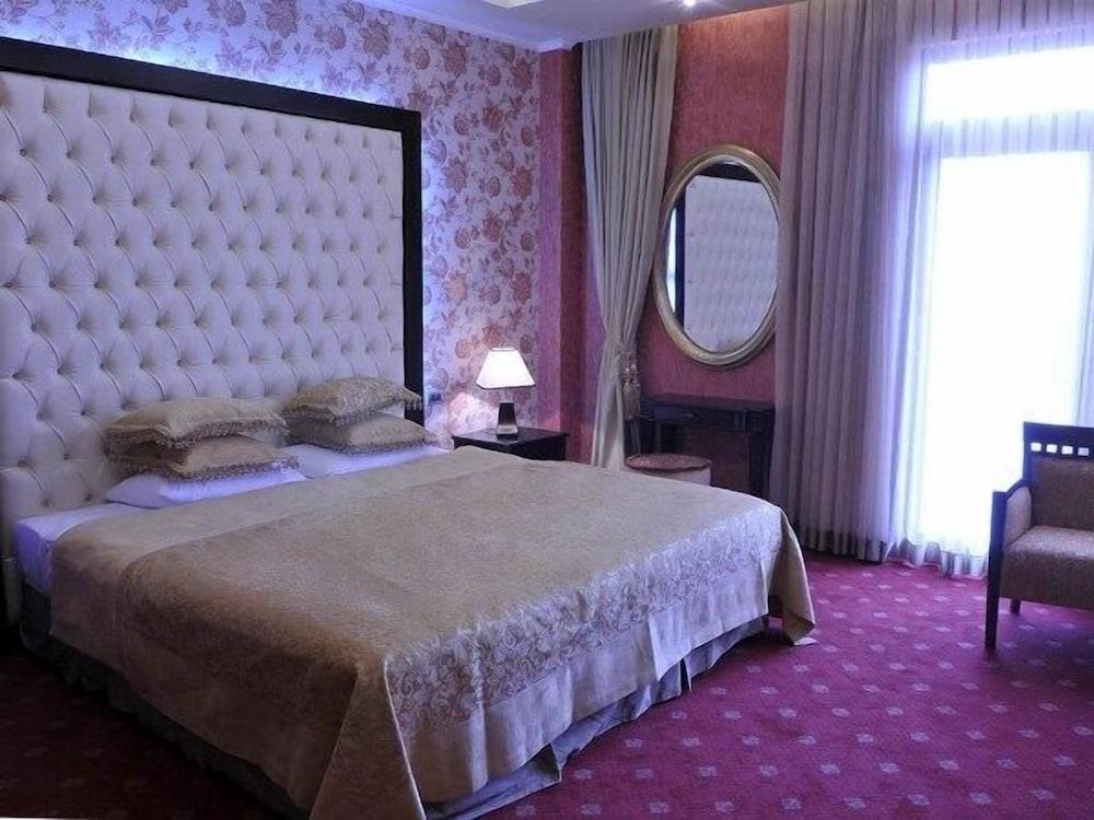Riviera Hotel - Room