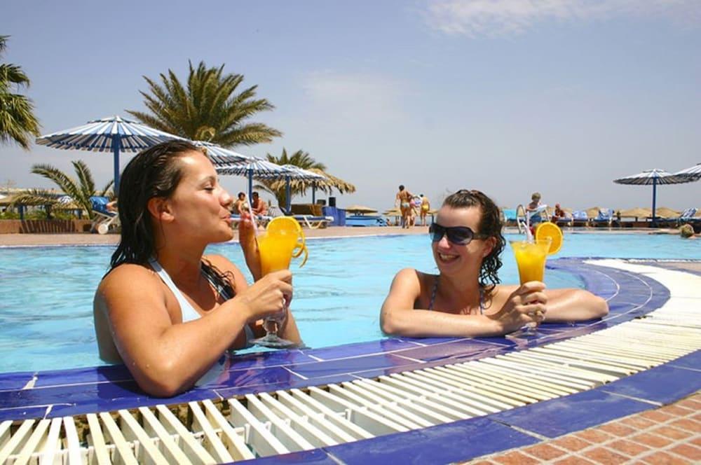 Empire Beach Resort - Outdoor Pool