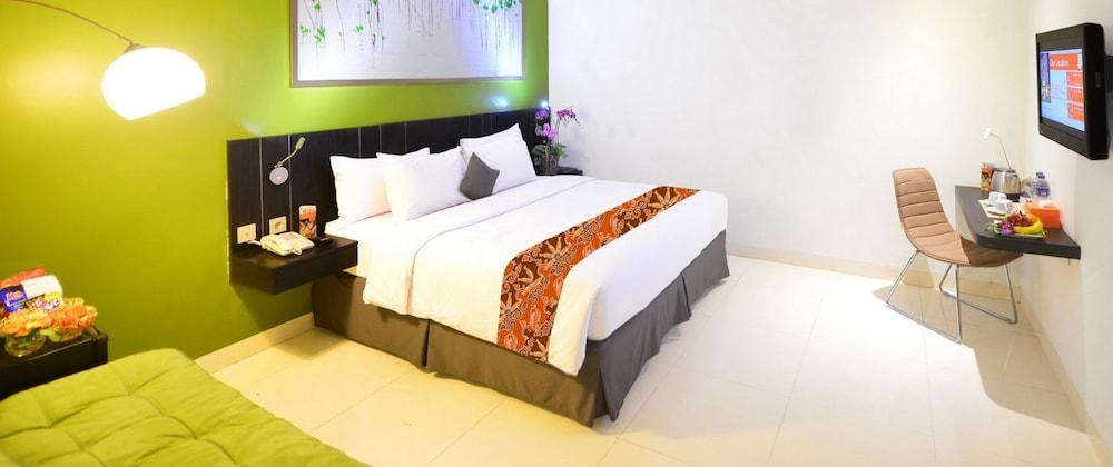 J Hotel Bandara Soekarno Hatta - Room