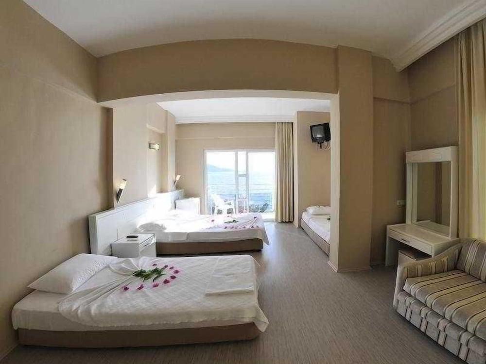 Makri Beach Hotel - Featured Image
