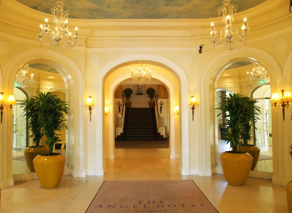 The Angel Hotel - Interior Entrance
