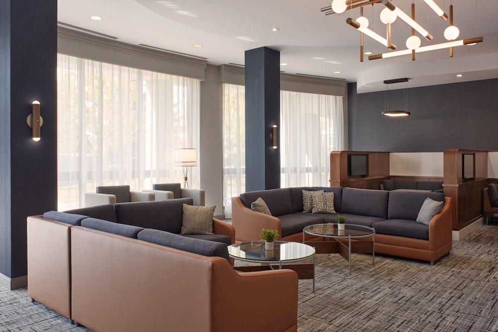 Courtyard by Marriott Mississauga - Airport Corporate Centre West - Lobby