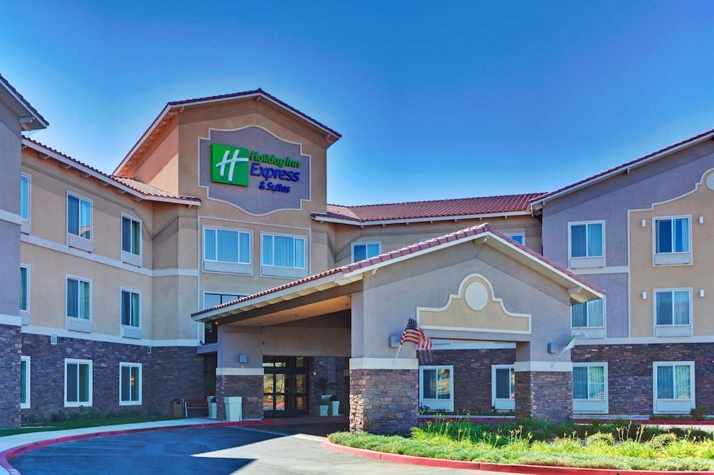 Holiday Inn Express & Suites Beaumont - Oak Valley an IHG Hotel - Featured Image