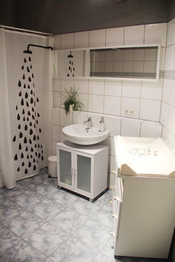 Haus EMG Hockenheim - Bathroom