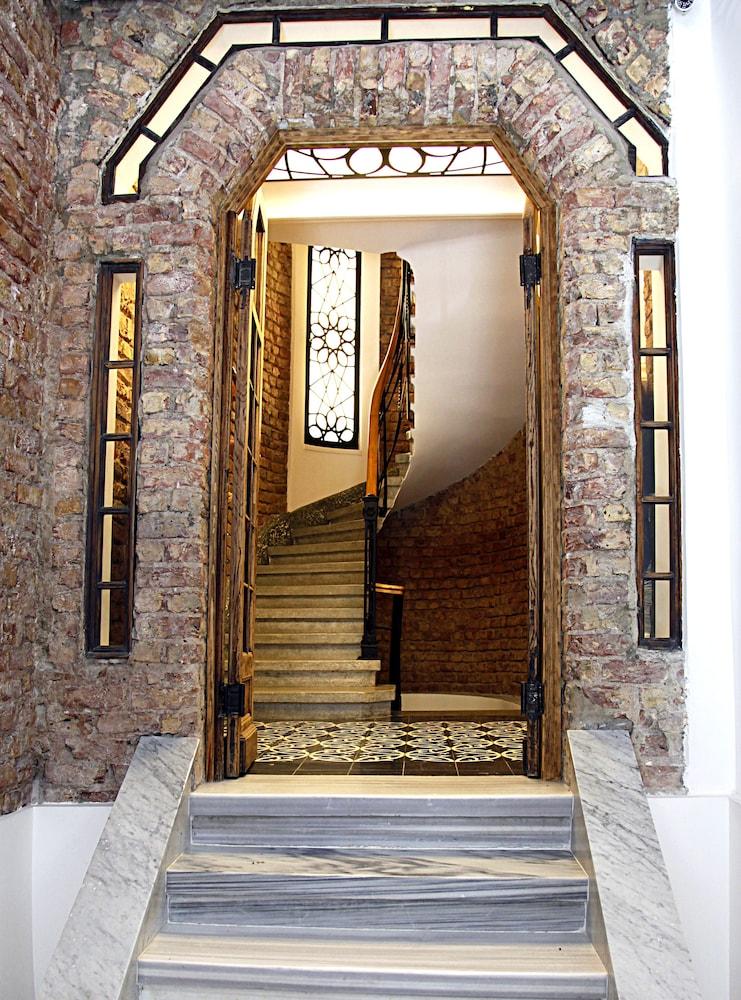 Frida Suites and Aparts - Interior Entrance