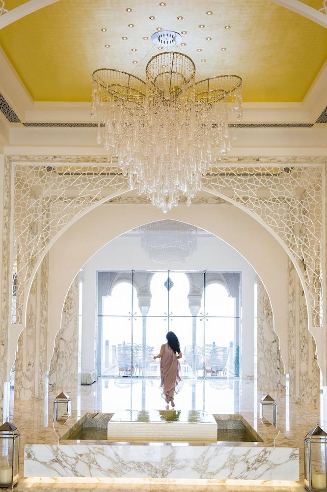 Royal Saray Resort - Interior Entrance