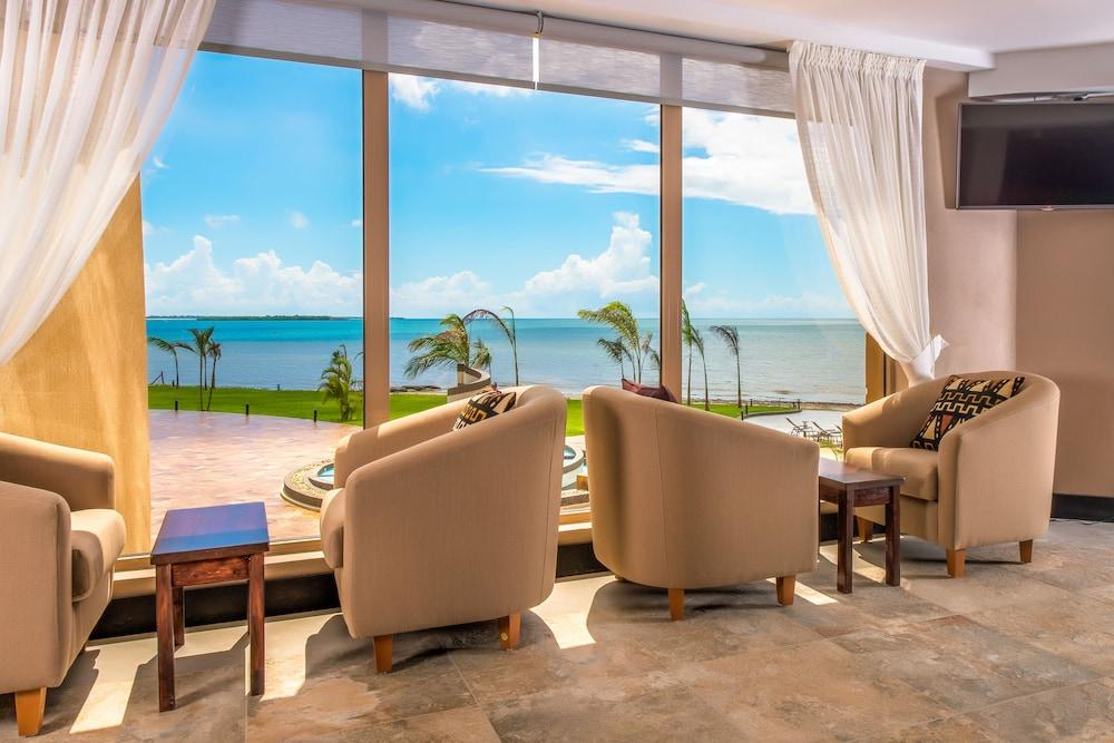 Ramada Resort by Wyndham Dar es Salaam - Lobby Sitting Area
