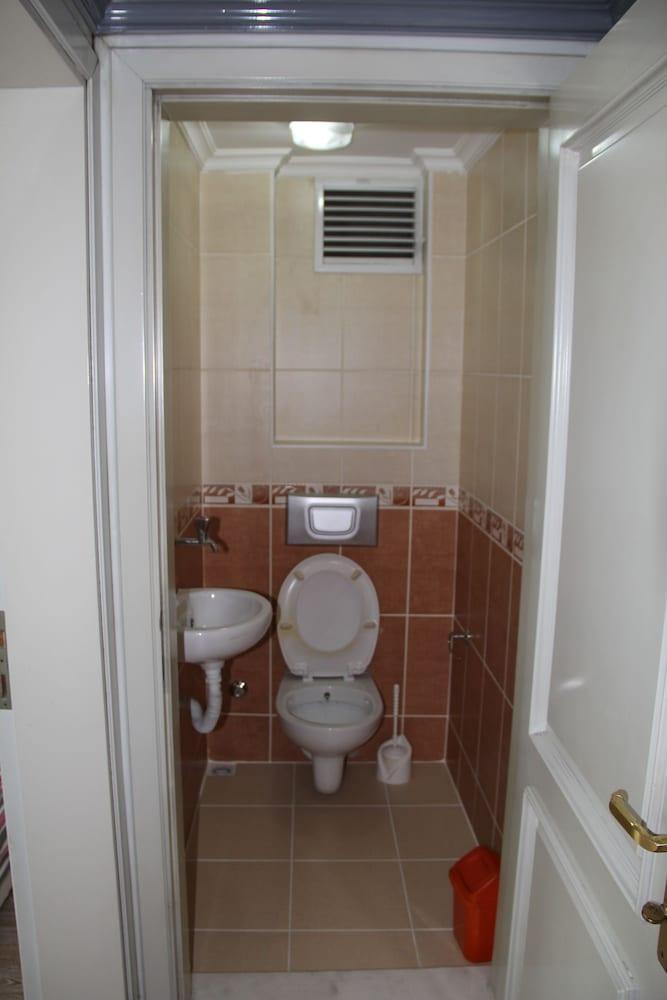 Abbasi Apart - Bathroom