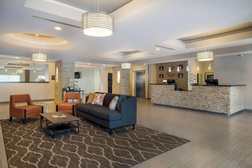Comfort Suites Denham Springs - Lobby