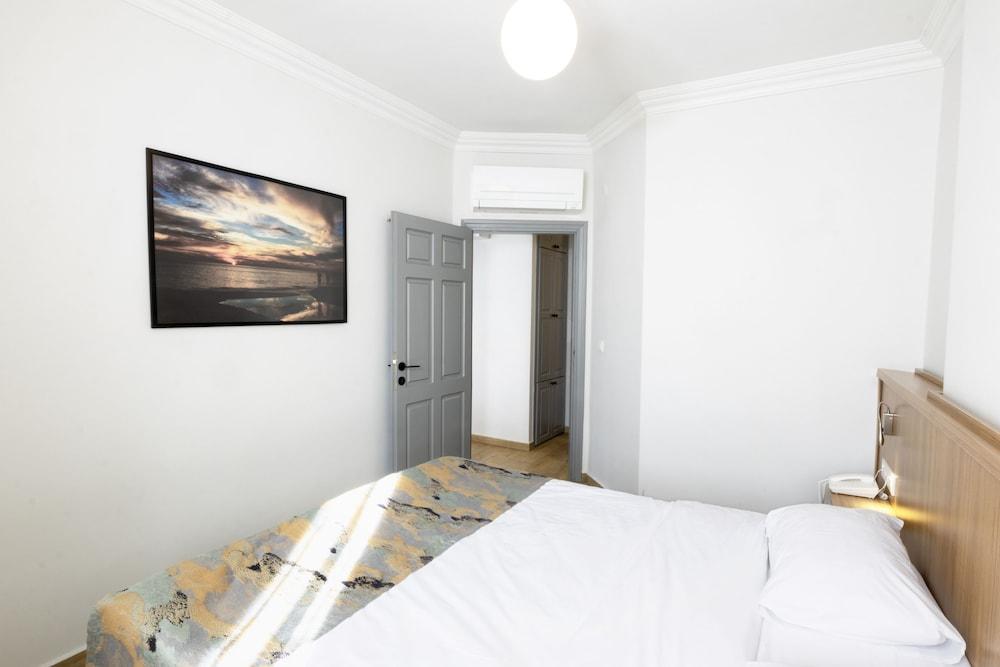 Comfort Suites - Room