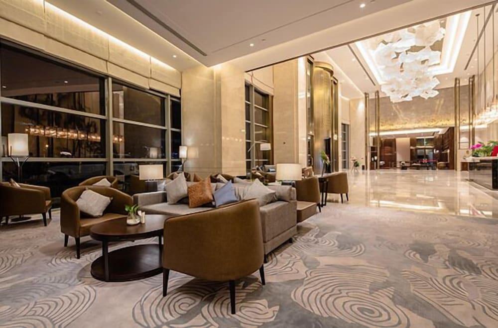 Golden Eagle Summit Hotel Nanjing China - Lobby Sitting Area