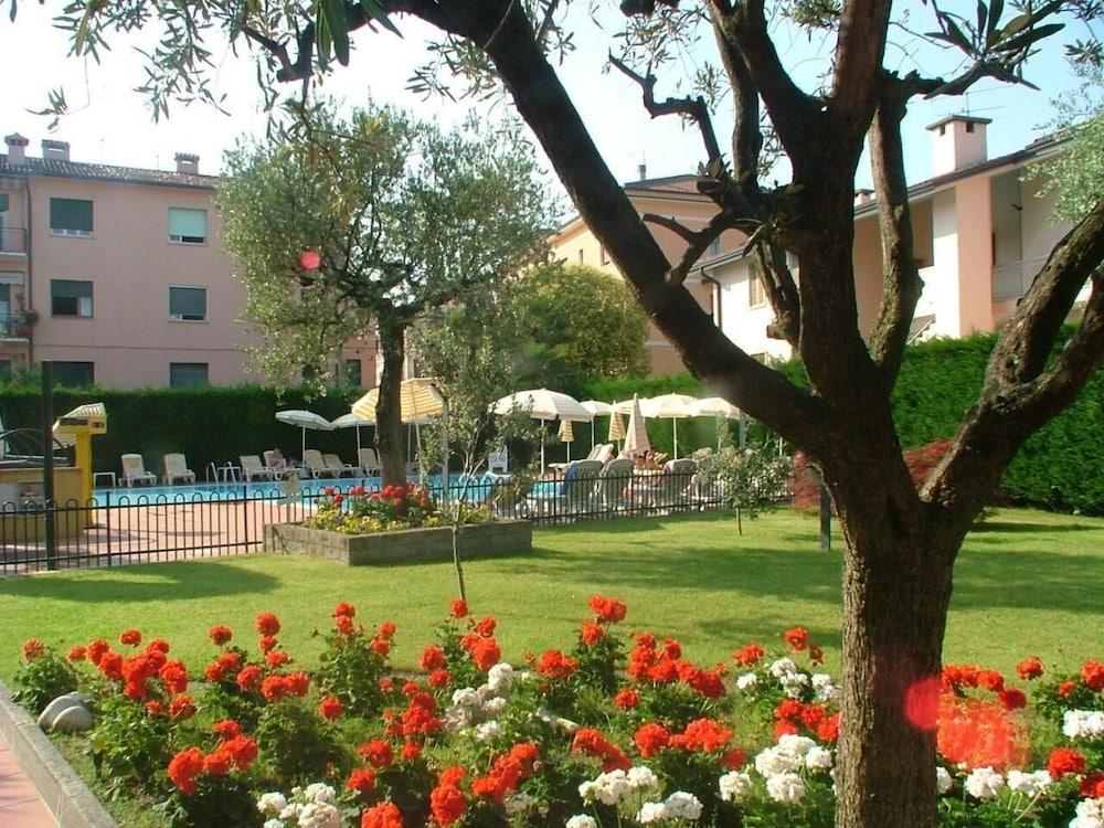 Hotel Bella Peschiera - Property Grounds