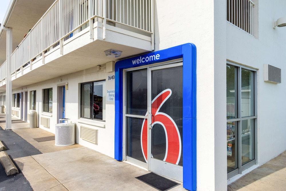 Motel 6 Redding, CA - Central - Featured Image