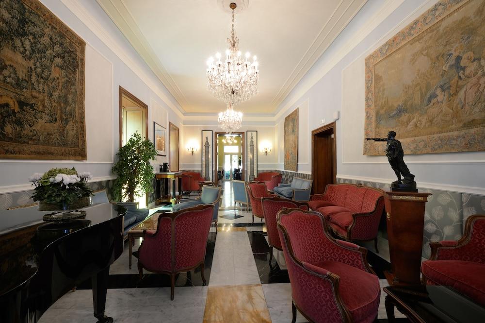 Hotel Giulio Cesare - Lobby Sitting Area