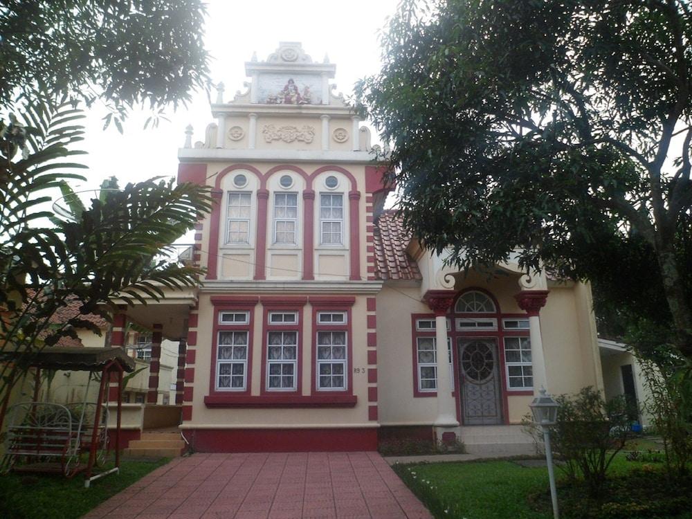 Villa Kota Bunga Aster - Featured Image