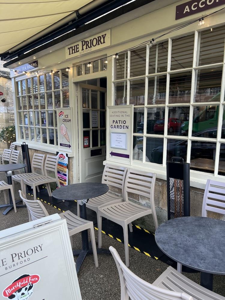 Priory Tearooms Burford With Rooms - Exterior