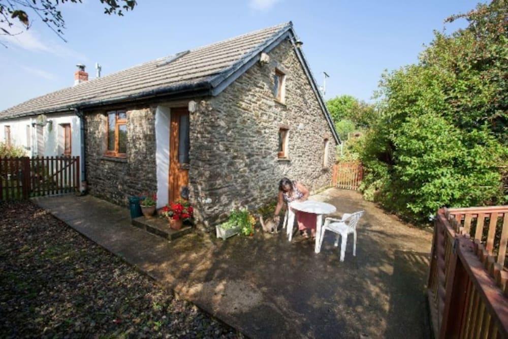 Inviting 2-bed Cottage in Newcastle Emlyn - Featured Image