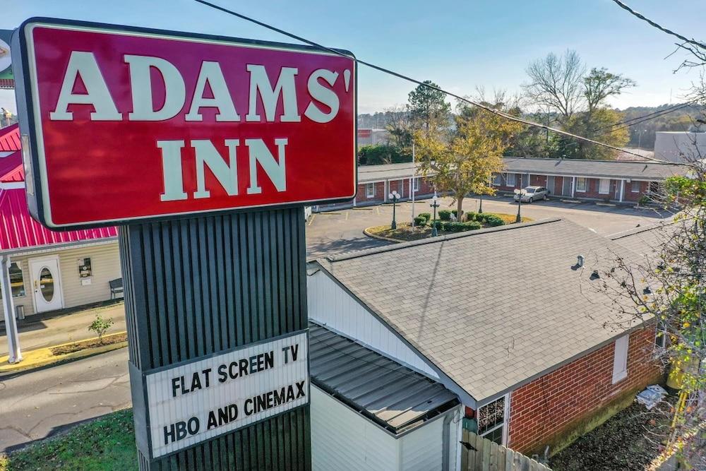 Adams Inn - Exterior