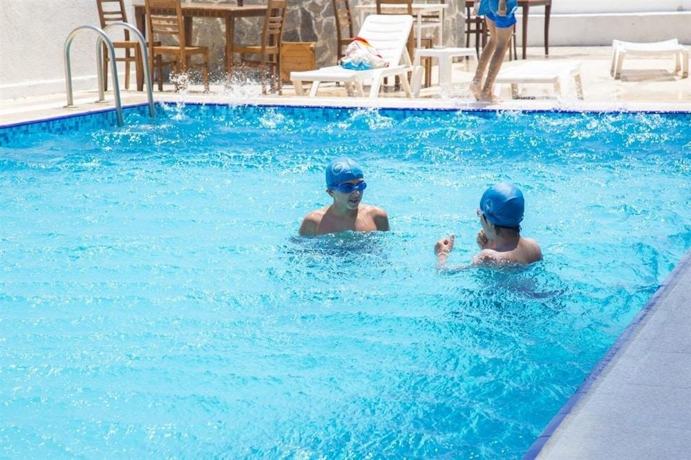 Mardia Beach Hotel - Outdoor Pool
