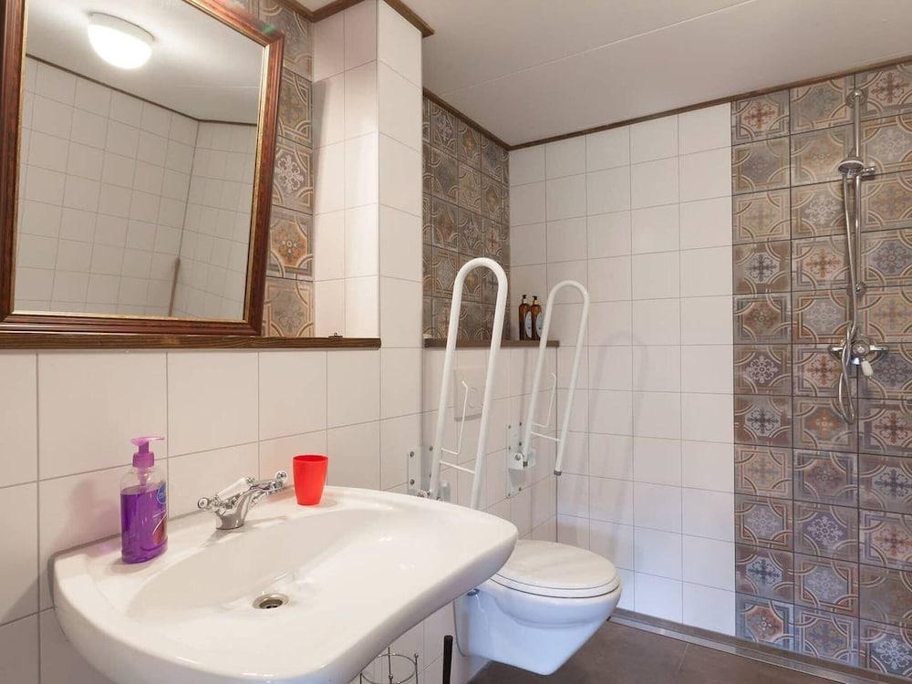 Nice Holiday Home in Horssen at the Farmer With a Garden - Bathroom