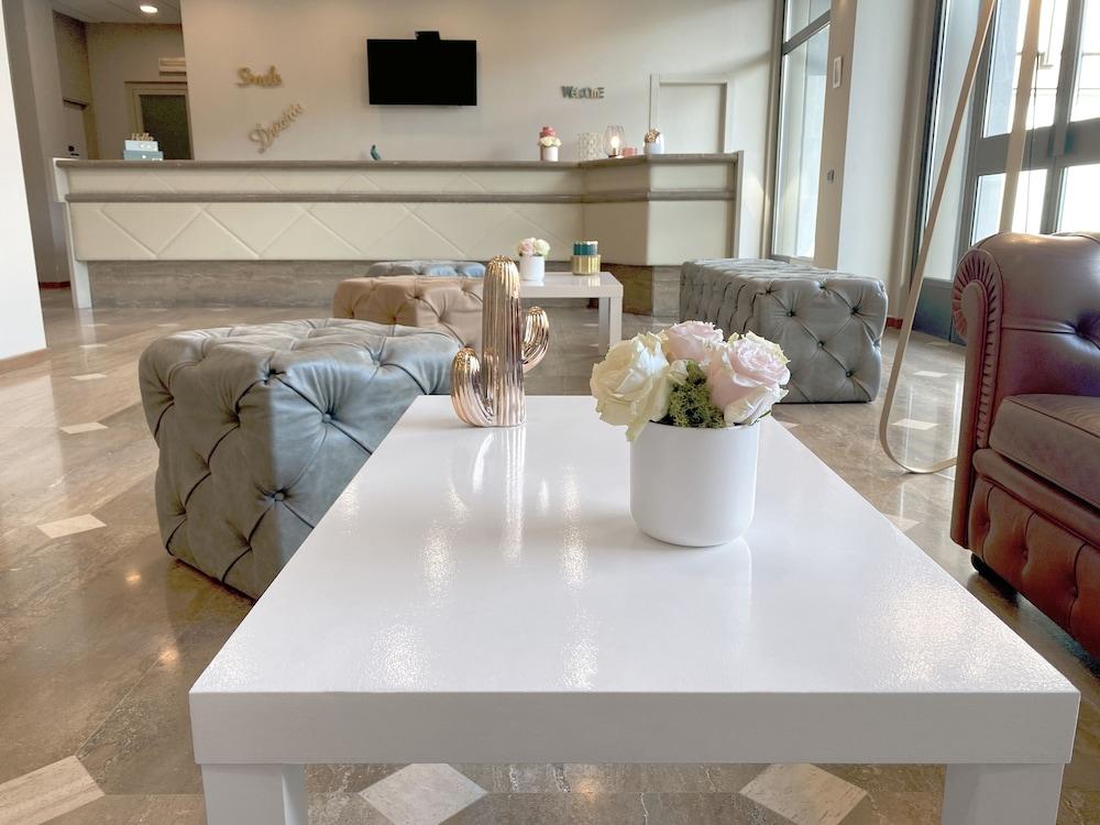 UNAWAY Hotel & Residence Contessa Jolanda Milano - Lobby Sitting Area