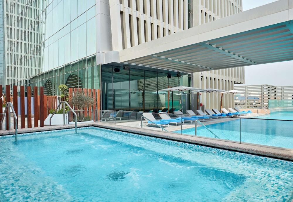 Hilton Garden Inn Kuwait - Pool