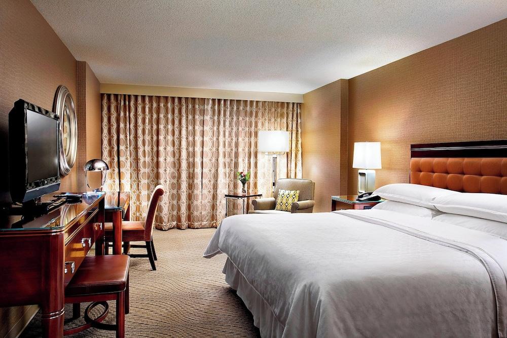 Sheraton Cavalier Calgary Hotel - Room