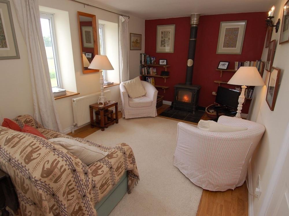 Acorn Cottage - Living Room