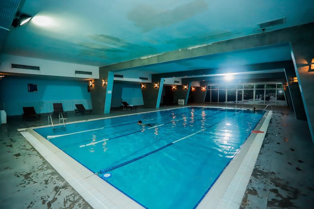 Caspian Business Hotel - Pool