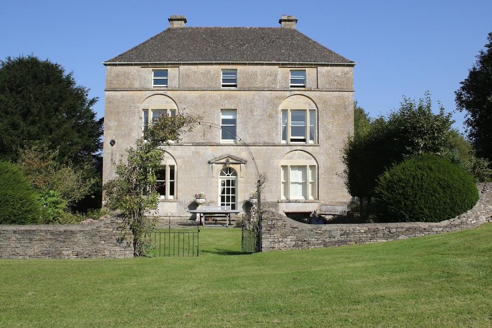 Aylworth Manor - Exterior