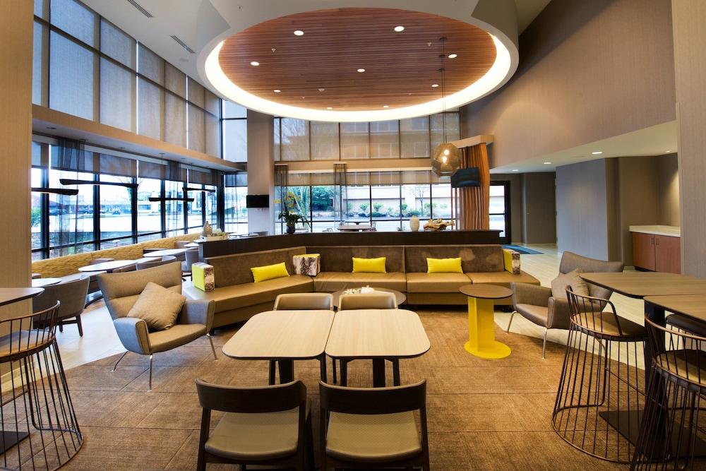 SpringHill Suites by Marriott Seattle Issaquah - Lobby