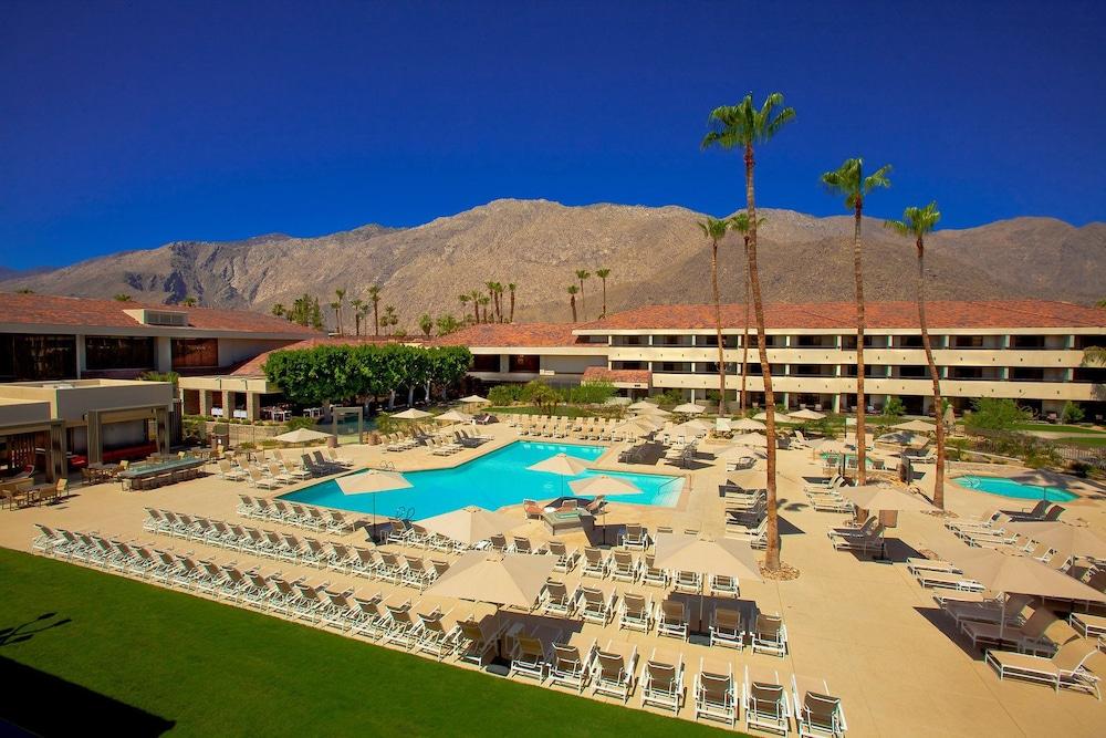 Hilton Palm Springs Resort - Outdoor Pool