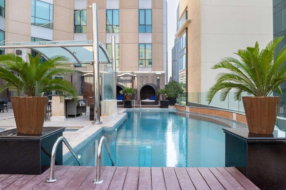 Radisson Blu Hotel, Dubai Media City - Outdoor Pool
