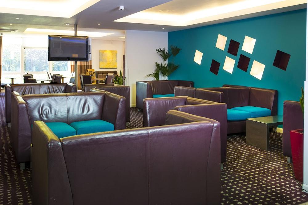 Holiday Inn Express Cambridge, an IHG Hotel - Lobby