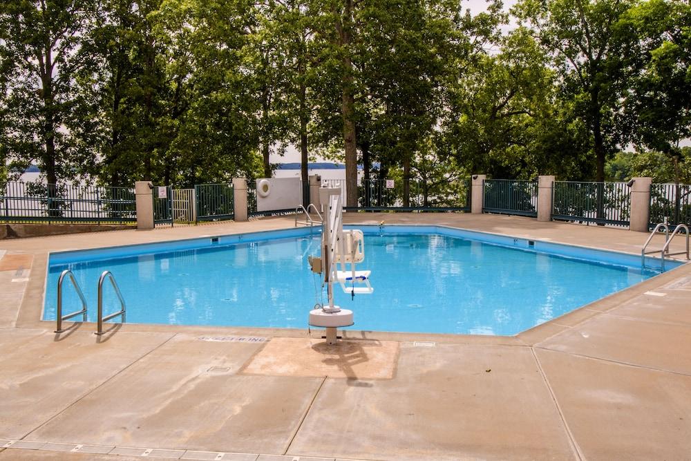 Kentucky Dam Village State Resort Park - Outdoor Pool