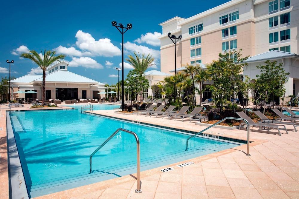 SpringHill Suites Orlando at FLAMINGO CROSSINGS® Town Center/Western Entrance - Waterslide