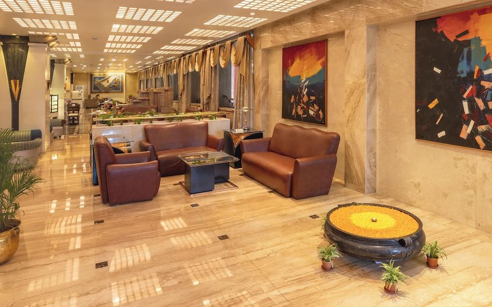 Hotel Kohinoor Continental, Airport - Lobby Sitting Area